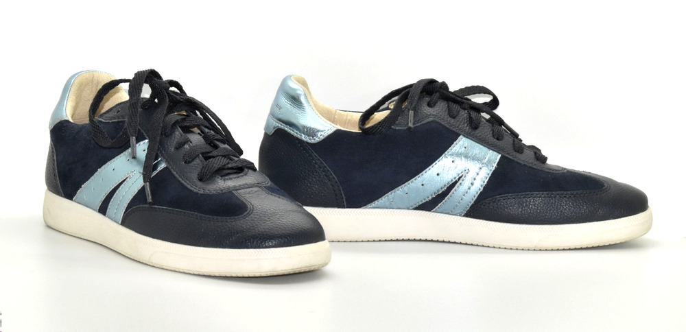 B2 Auth FRANKIE4 Levi Dark Blue Suede Metallic Blue Accent Sneaker Shoes Size 9